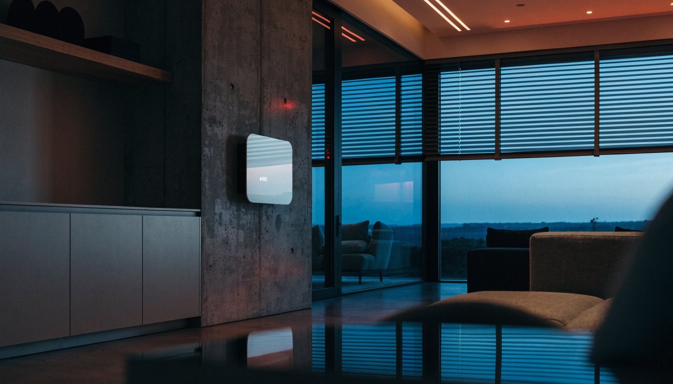 Wohnraum mit Touch-Panel, Storen und Lichtsteuerung